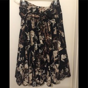 For The Republic Women’s Floral Skirt. Size 6